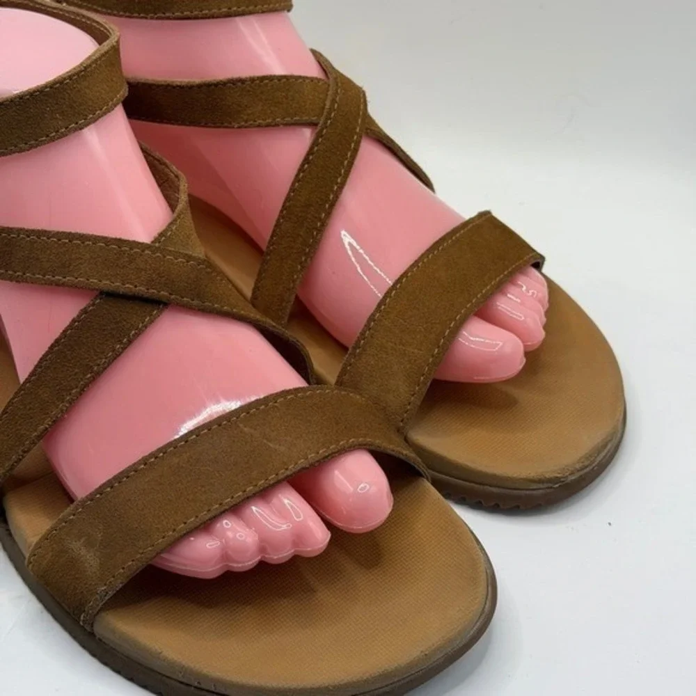 Chaco wore these
